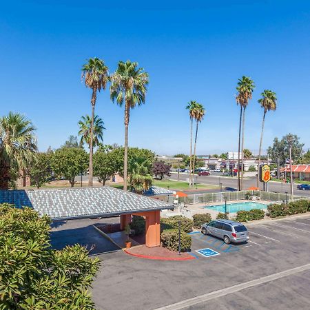 Super 8 By Wyndham Bakersfield/Central Luaran gambar