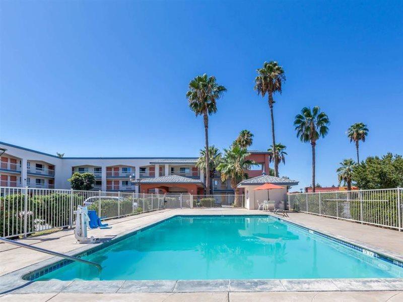 Super 8 By Wyndham Bakersfield/Central Luaran gambar