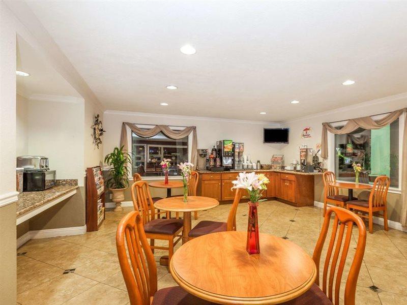 Super 8 By Wyndham Bakersfield/Central Luaran gambar