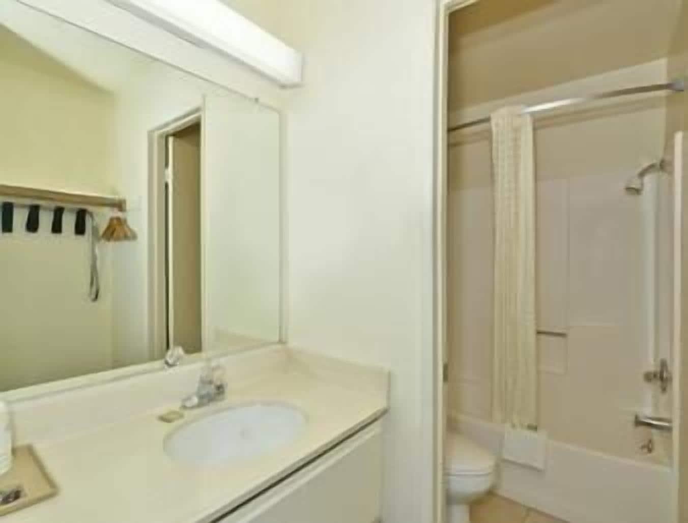 Super 8 By Wyndham Bakersfield/Central Luaran gambar