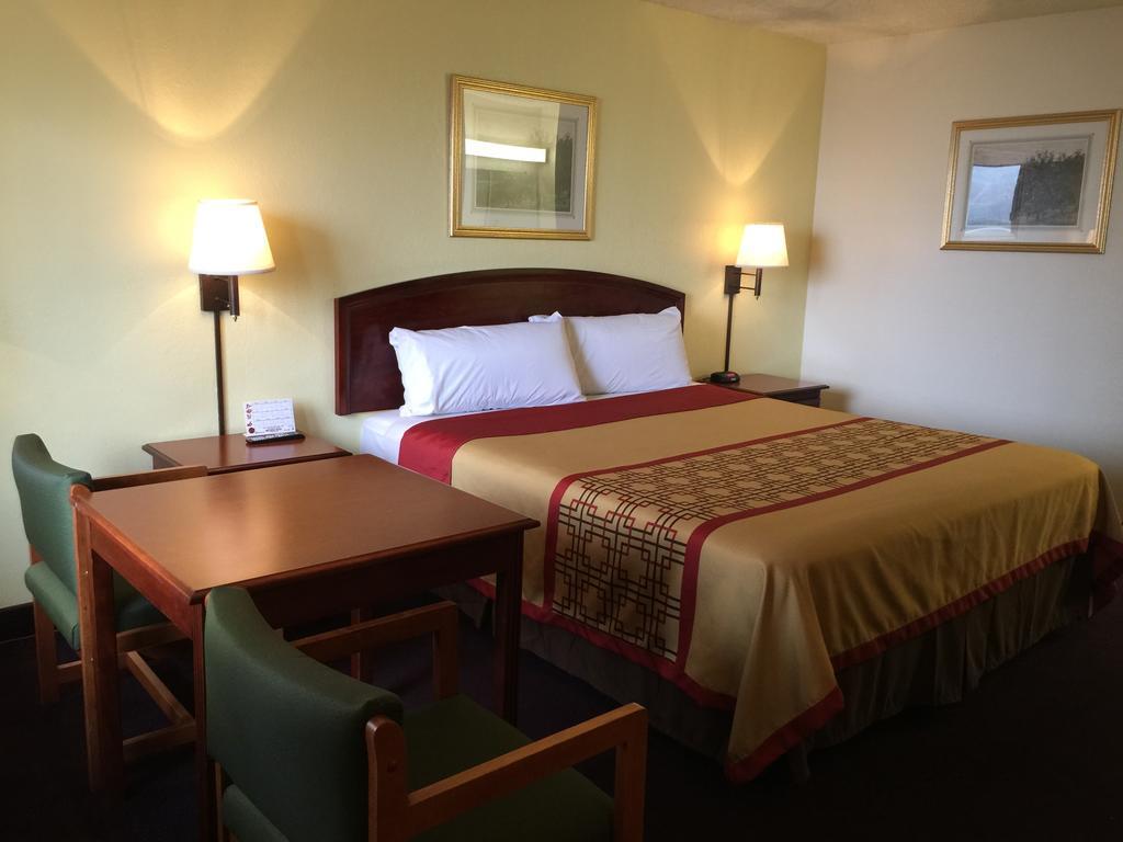 Super 8 By Wyndham Bakersfield/Central Bilik gambar