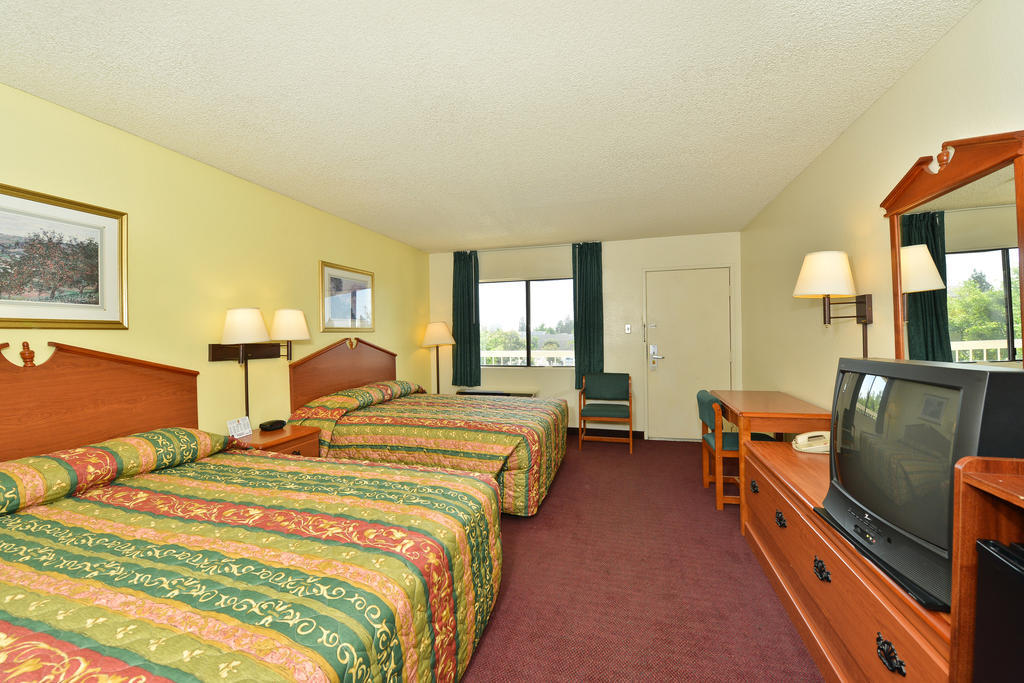 Super 8 By Wyndham Bakersfield/Central Bilik gambar