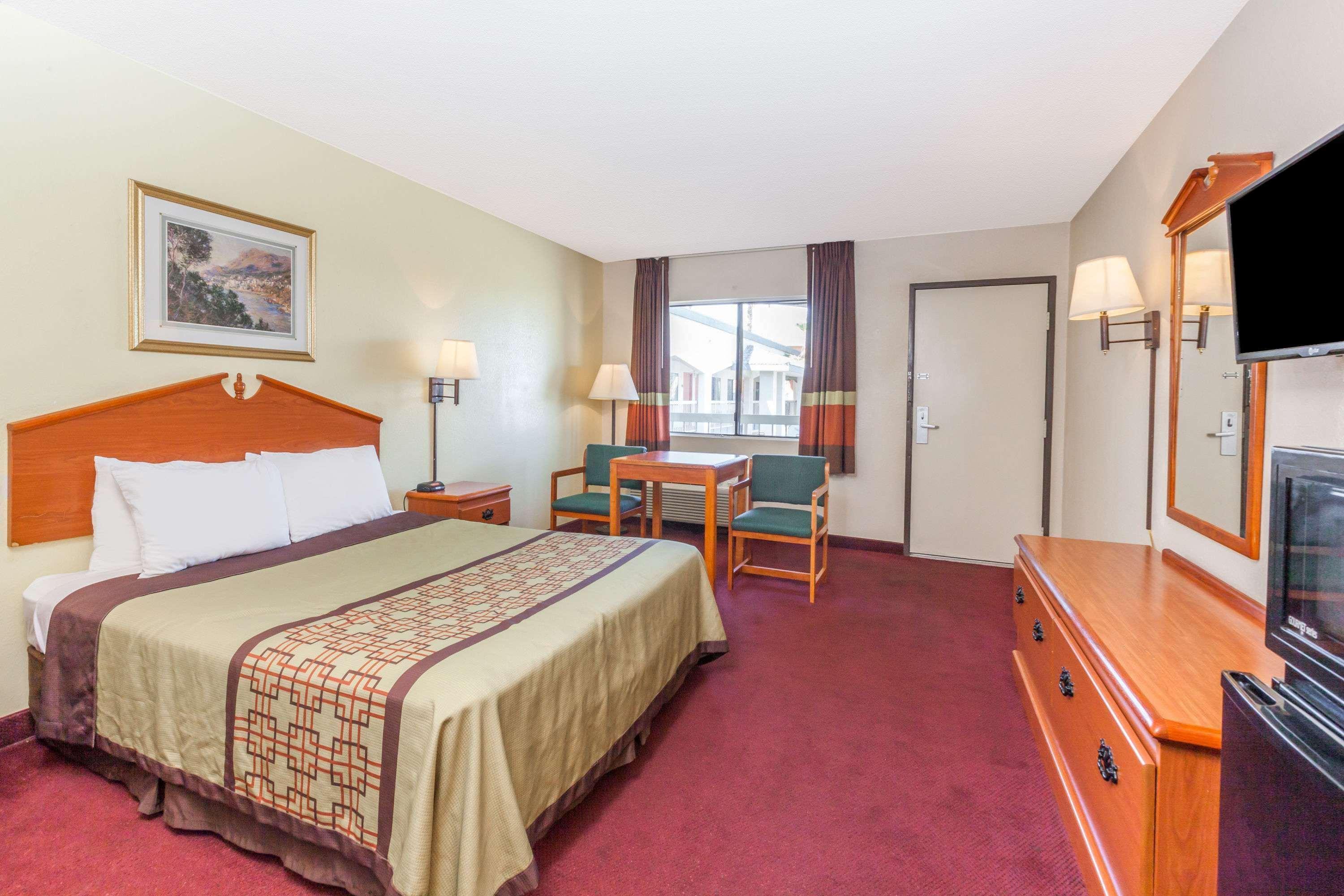 Super 8 By Wyndham Bakersfield/Central Luaran gambar