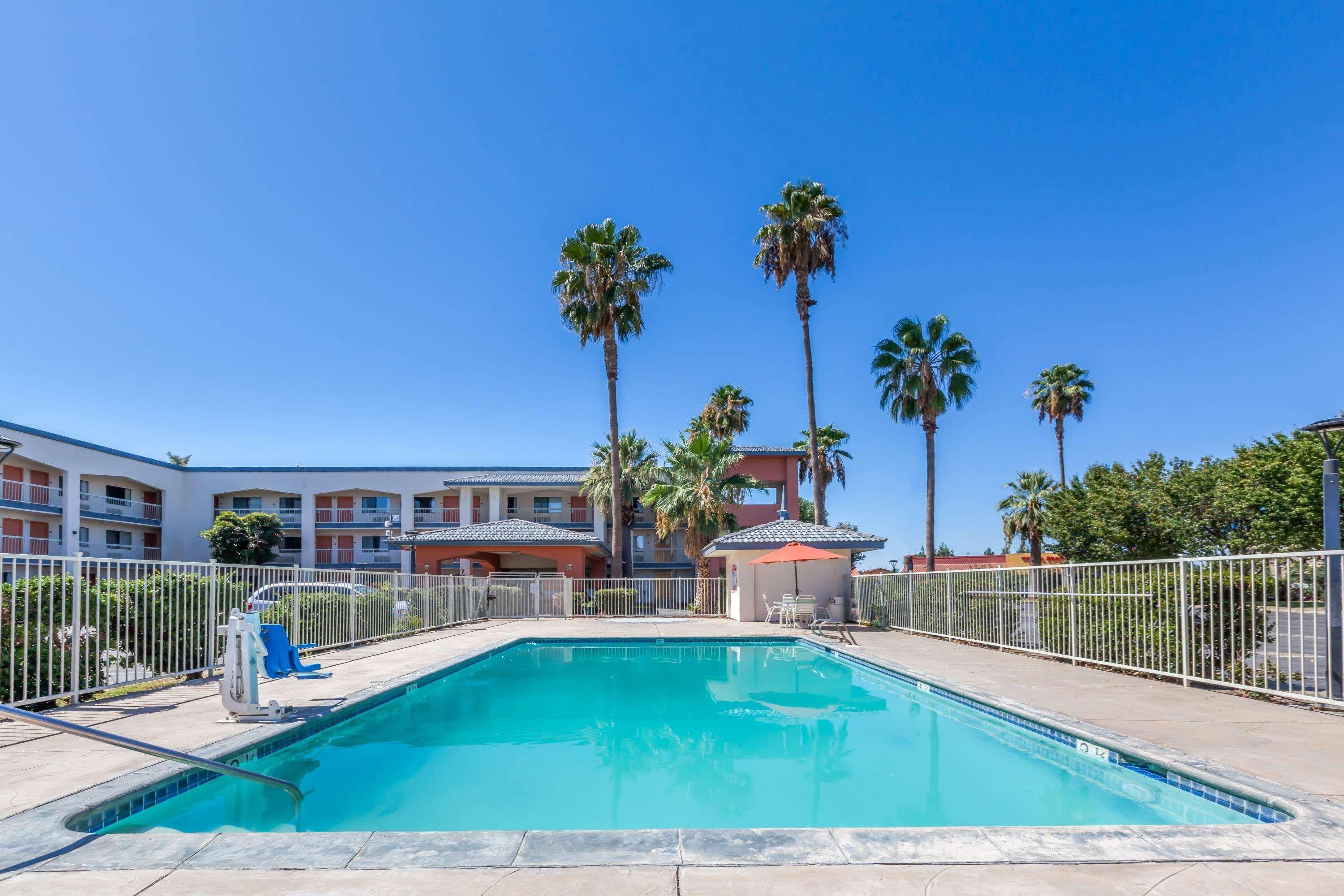 Super 8 By Wyndham Bakersfield/Central Luaran gambar