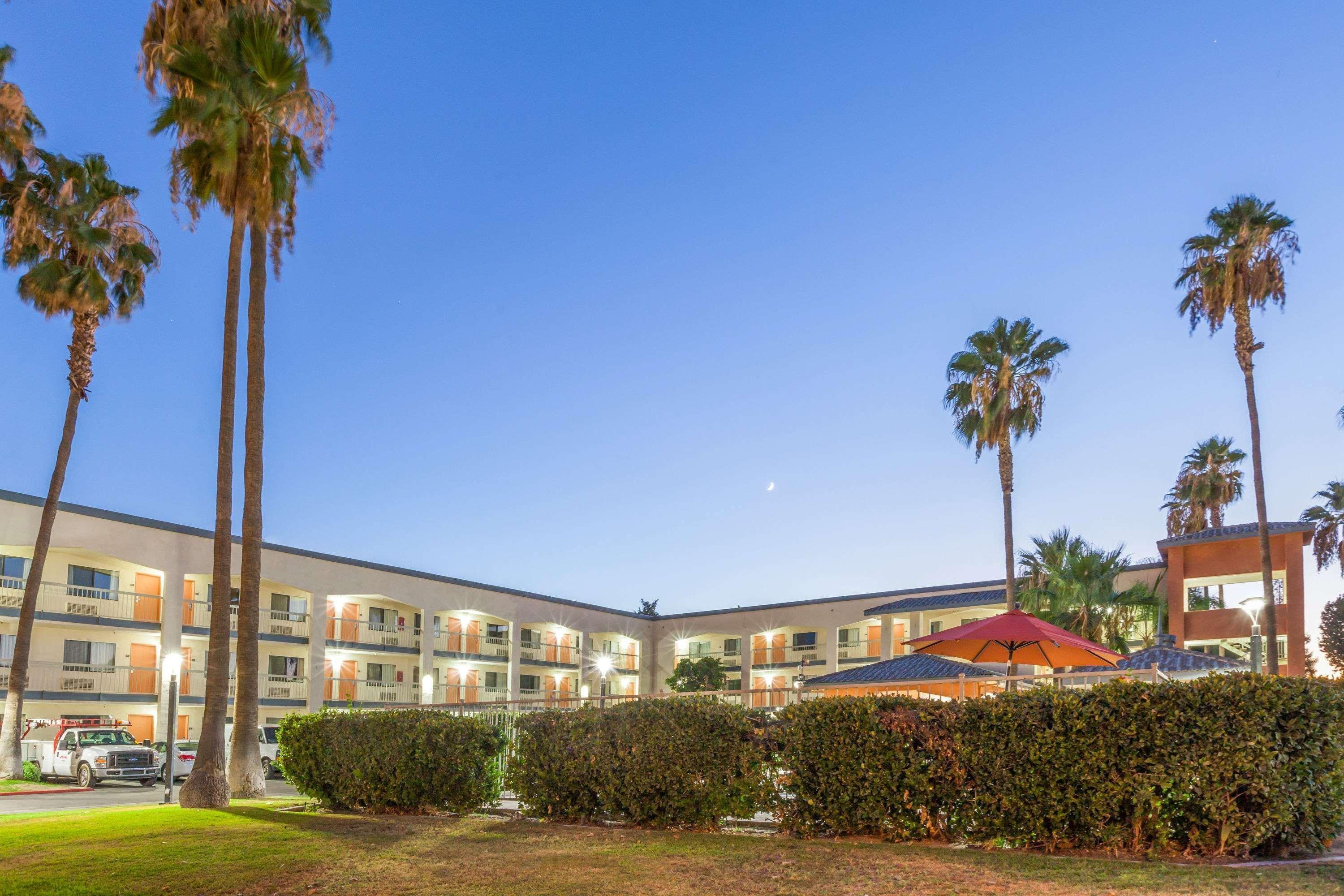 Super 8 By Wyndham Bakersfield/Central Luaran gambar