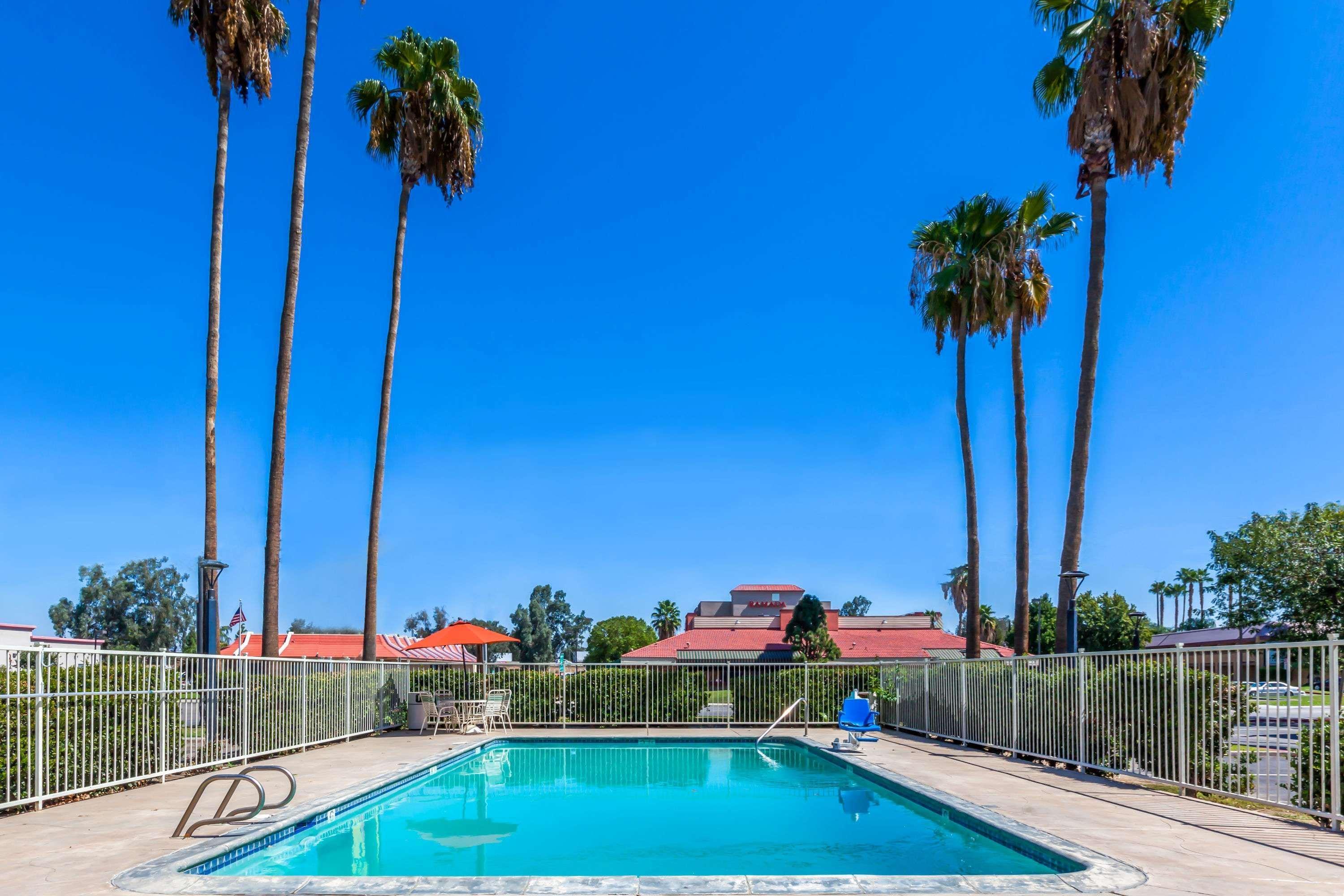Super 8 By Wyndham Bakersfield/Central Luaran gambar