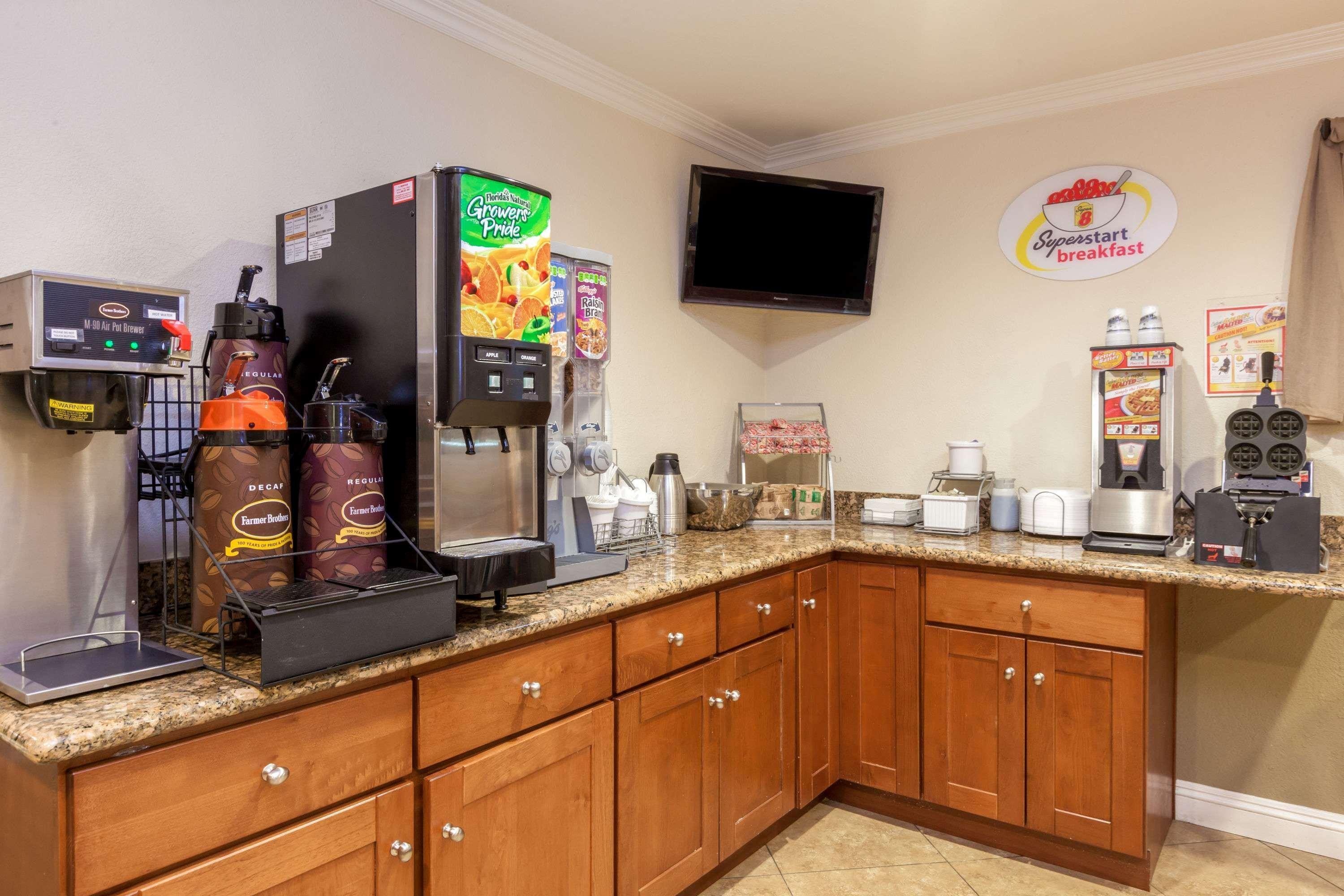 Super 8 By Wyndham Bakersfield/Central Luaran gambar