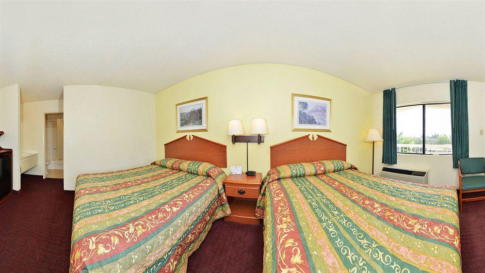 Super 8 By Wyndham Bakersfield/Central Luaran gambar