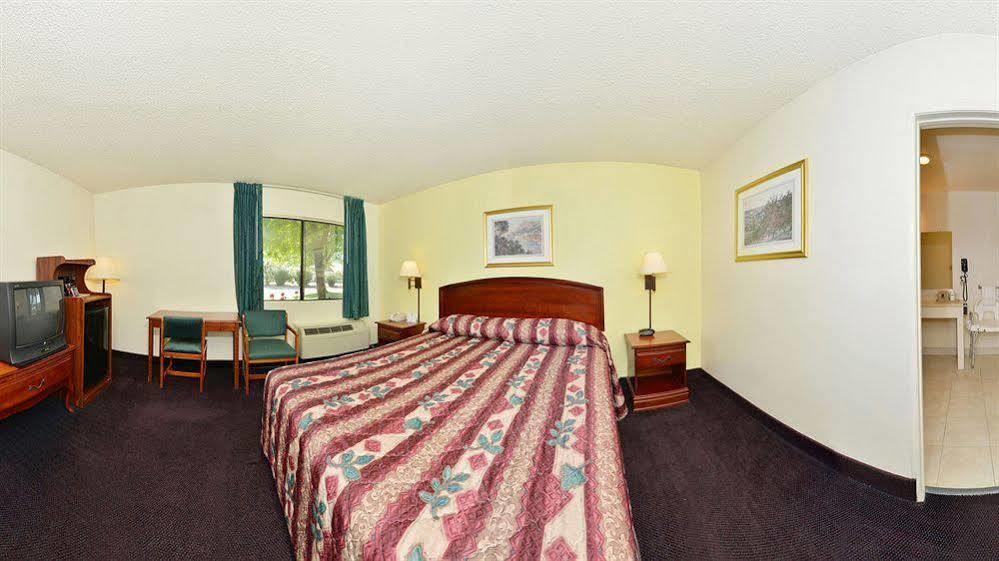 Super 8 By Wyndham Bakersfield/Central Luaran gambar